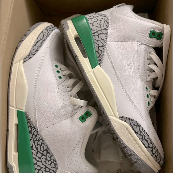 2023 Air Jordan 3 “Lucky green” - Picture 2 of 3
